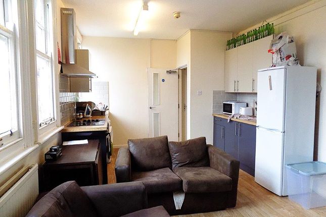 Flat to rent in Aylward Street, Portsmouth