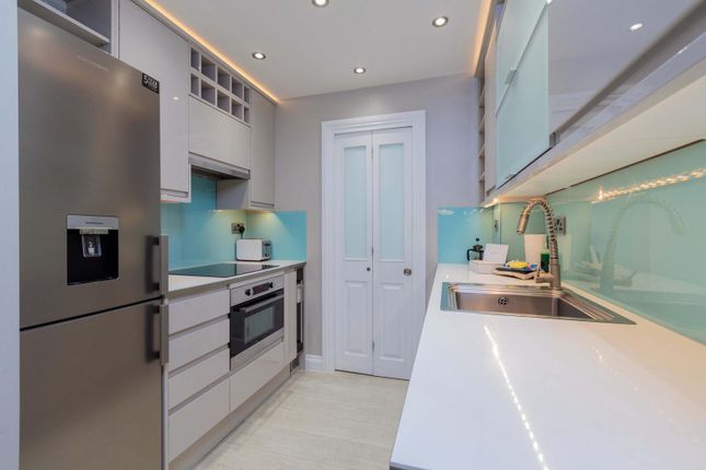 1-bed flat on 14 Wiggington House, High Street, Windsor, £299,995