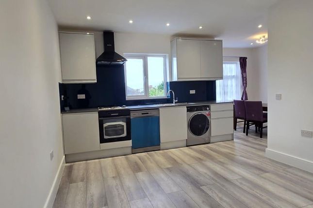 Thumbnail Flat to rent in Hardinge Road, London