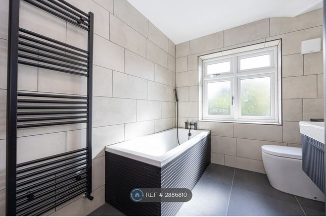 Beresford Crescent, Newcastle-Under-Lyme photo 5