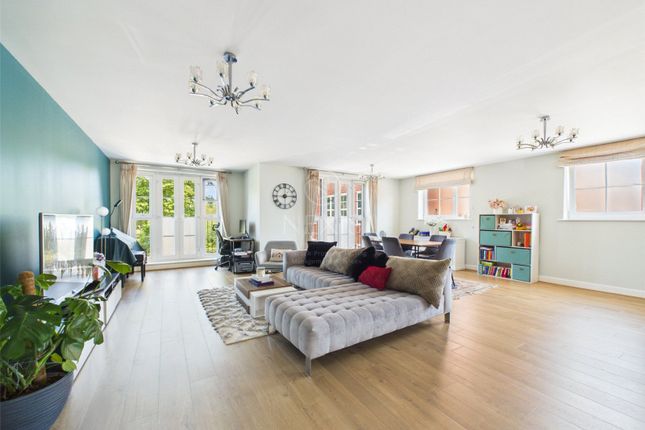 Flat 11,, Gresham House, Gresham Park Road, Woking,, London photo 5