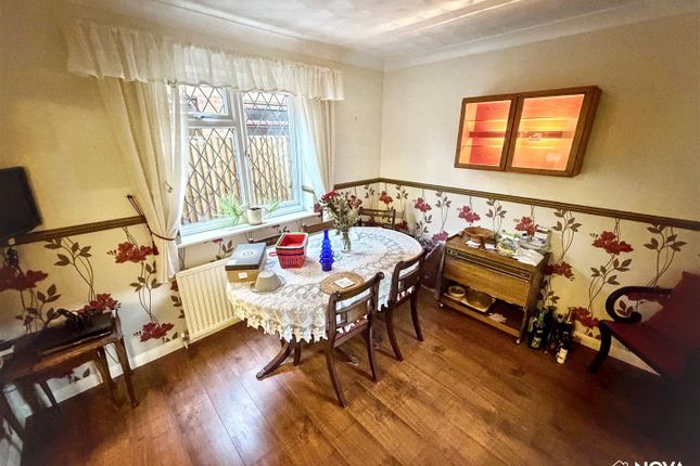 2, Dahlia Close, Luton photo 4