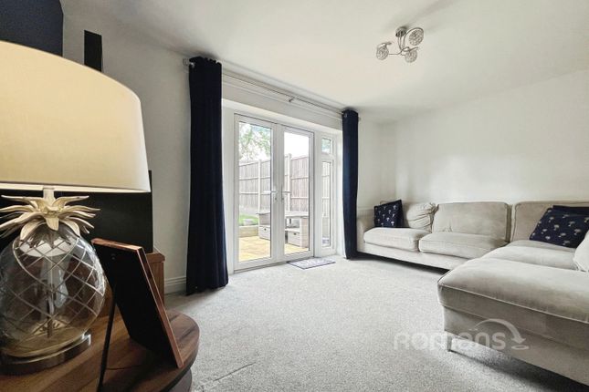 11, Cardwell Road, Surrey photo 2