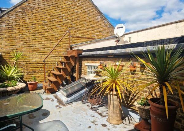 End terrace house for sale in Sandycombe Road, Richmond