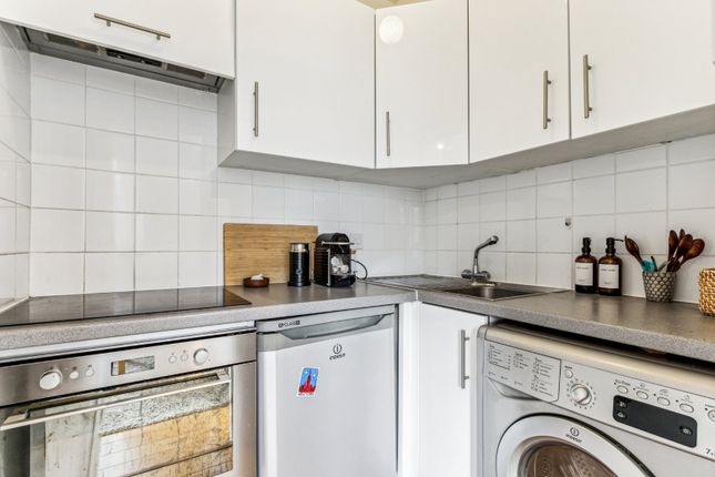 Flat to rent in Chelsea Cloisters, Sloane Avenue, London