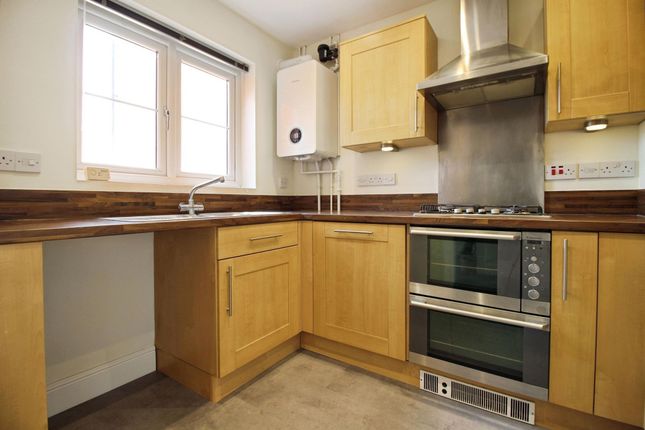 7 Longcot Close, Swindon photo 4