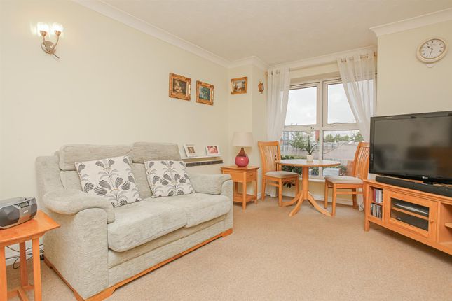30, Chamberlaine Court, Banbury photo 3
