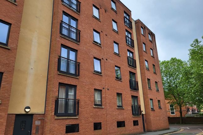 Thumbnail Flat to rent in Central Court, Salford