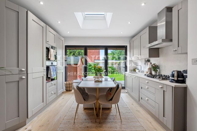 Thumbnail Flat for sale in Ivy Road, London
