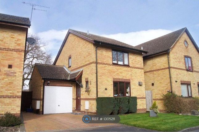 3 bed detached house to rent in Newton Road, Farnborough GU14