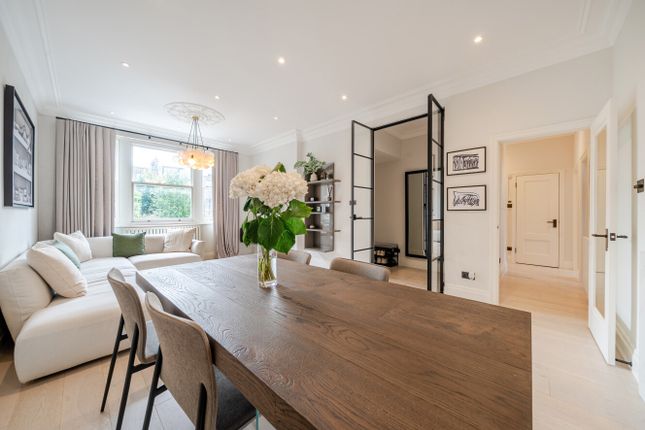 Flat 4, 14, Werter Road, London photo 4