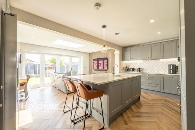 47 Fir Trees Avenue, Preston photo 2