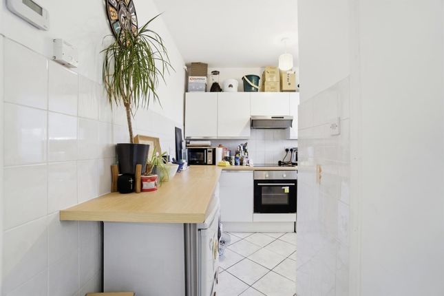 Flat 13, Acland House, Stockwell Gardens Estate, London photo 2