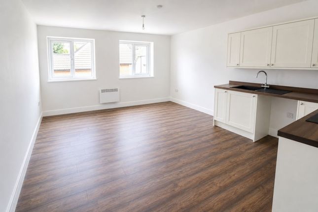 Flat 19 Bredwood Arcade, Green End, Whitchurch photo 4