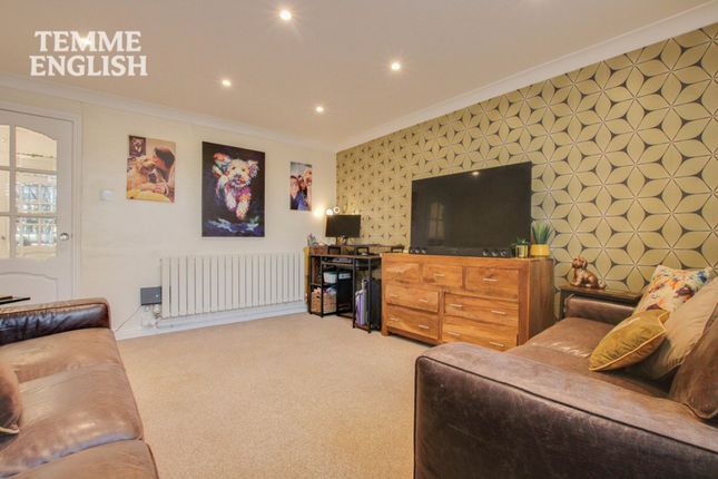 67 Ballards Walk, Basildon photo 3