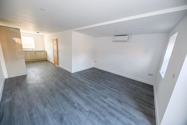 6 Woodcraft, Carpenter Close, Southsea photo 4