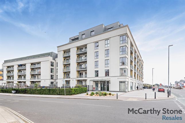 1-bed flat on 32 Tudor Rose Court, South Parade, Southsea, £250,000