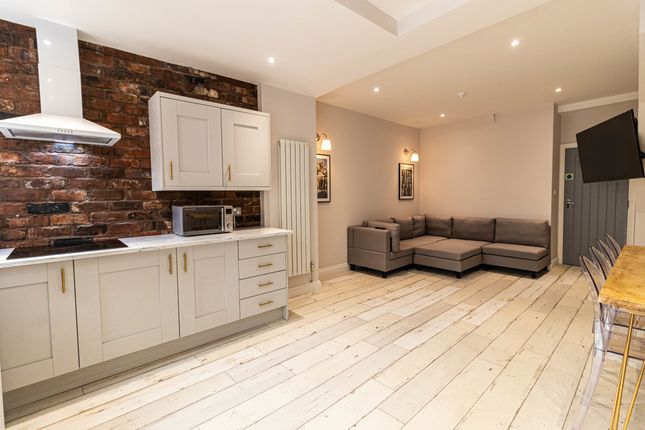 27 Langton Road Living Area / Kitchen