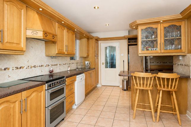 3, Prestwick Close, Norwood Green photo 3