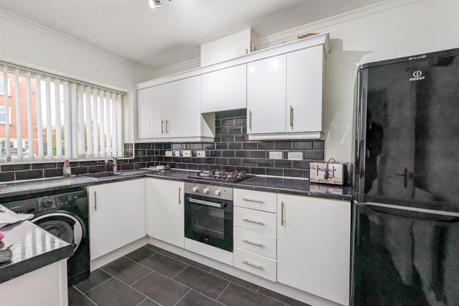 18, Pendle Court, Leigh photo 3