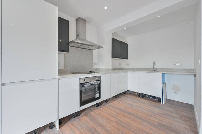 Flat to rent in Brownhill Road, Catford, London