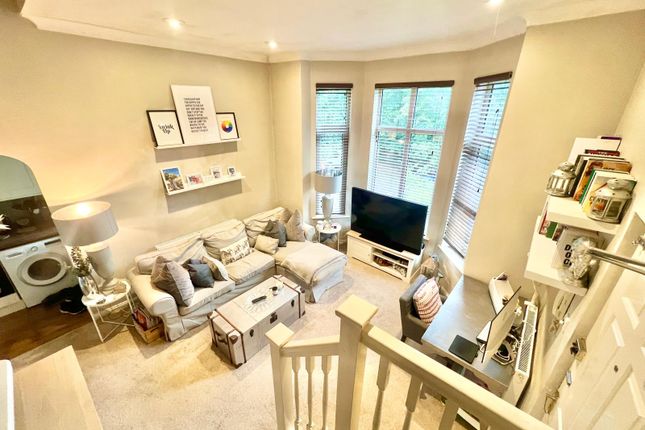 Flat 4 Sandhurst, Guildford Road, Farnham photo 2