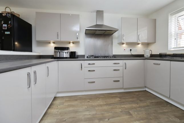 12, Bloomfield Crescent, Doseley, Telford photo 4