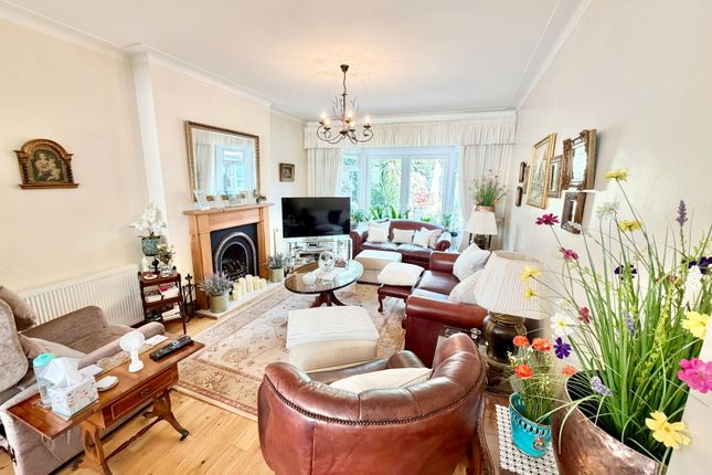 28, Beverley Drive, Edgware photo 2