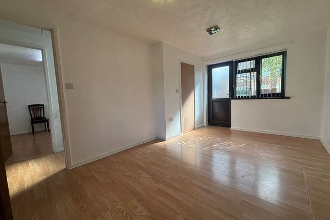 9, Lymington Close, Coventry photo 5