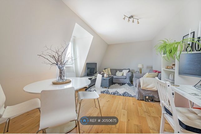 Flat, Stockwell Road, London photo 2