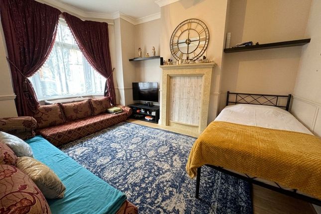 10, Abbots Road, London photo 4
