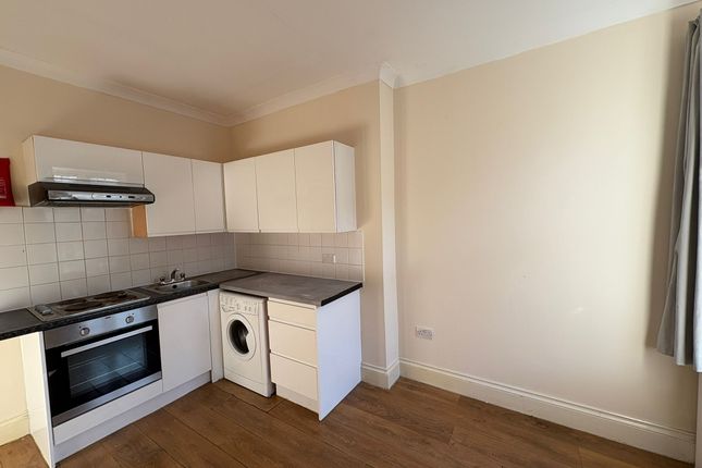 Flat A, 11, Golders Way, London photo 4