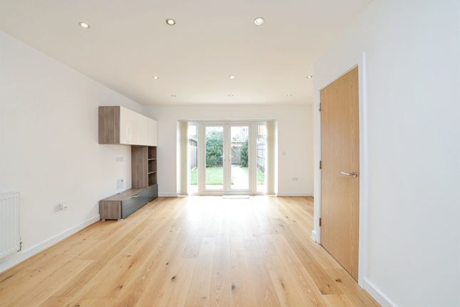 58, Chequers Avenue, High Wycombe photo 2
