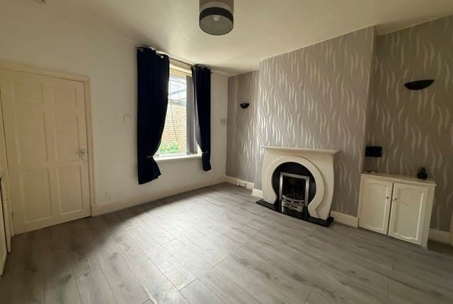 38, Scarlett Street, Burnley photo 4