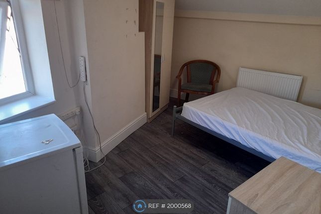 Thumbnail Room to rent in Ashwood Terrace, Stoke-On-Trent