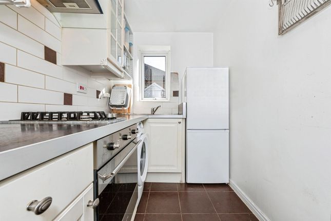 47, Caravel Close, Grays photo 2