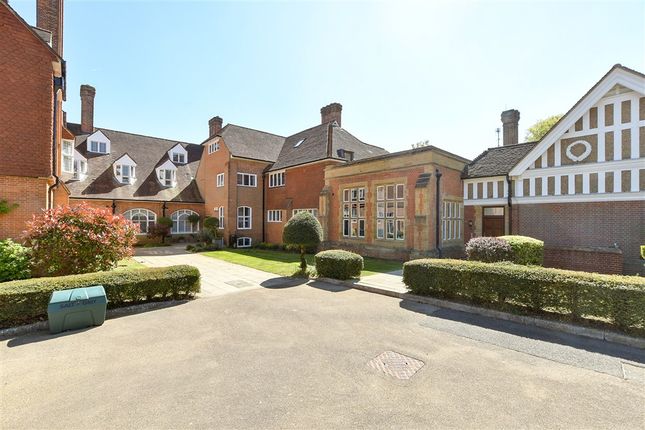 1-bed flat on Elizabeth Drive, Banstead, £130,000