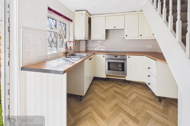 25, North Road, Crawley photo 3