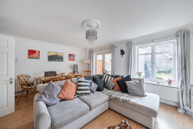 3, Parkside Mews, Warlingham photo 2