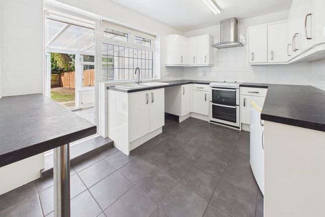 4, Avenue Road, Caterham photo 4