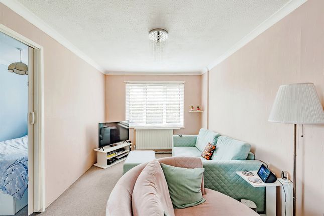 Flat for sale in St. Leonards Park, East Grinstead