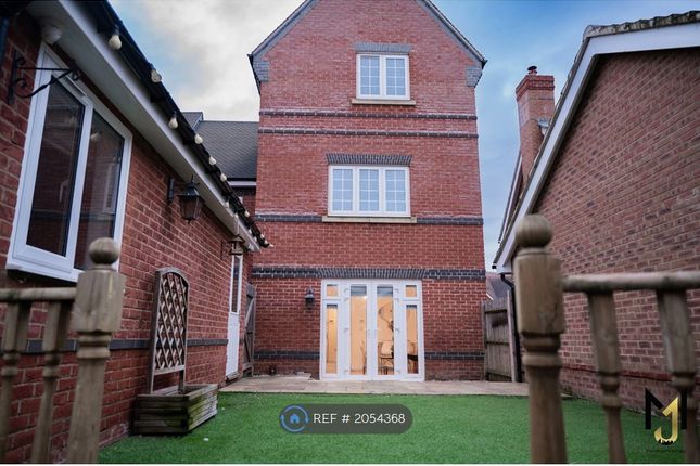 Detached house to rent in Hawthorn, Shinfield, Reading