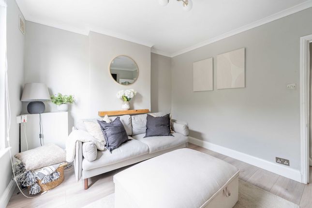 19 Rushett Road, Thames Ditton photo 3