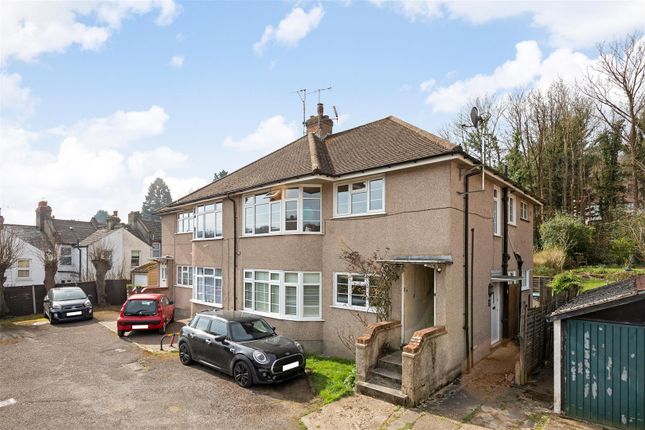 2-bed flat on 40, Dale Road, Purley, £350,000