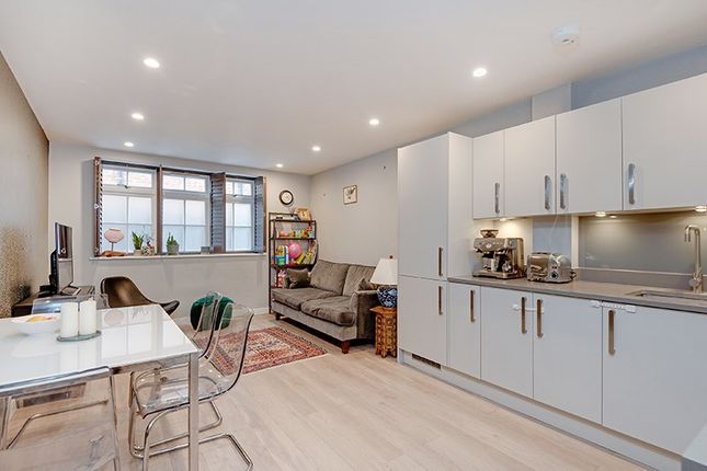 Flat for sale in Cornwall Avenue, Finchley