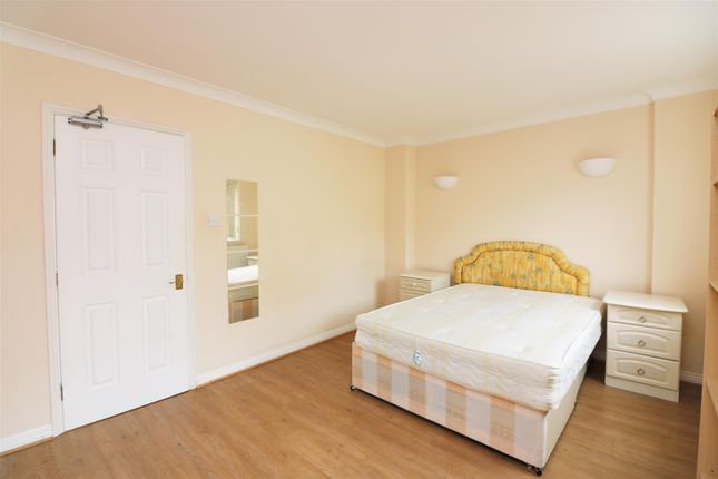 2, Albert Mews, London photo 4