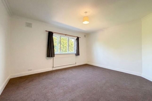 3b Broadway North Orbital Road, Uxbridge photo 2
