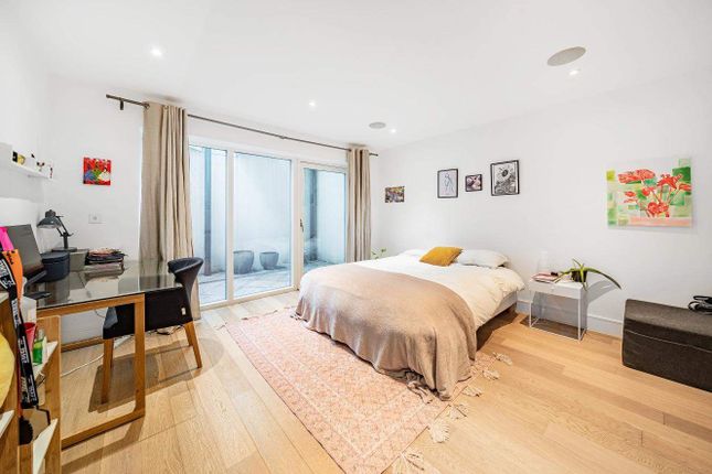 Flat for sale in Warner Street, London