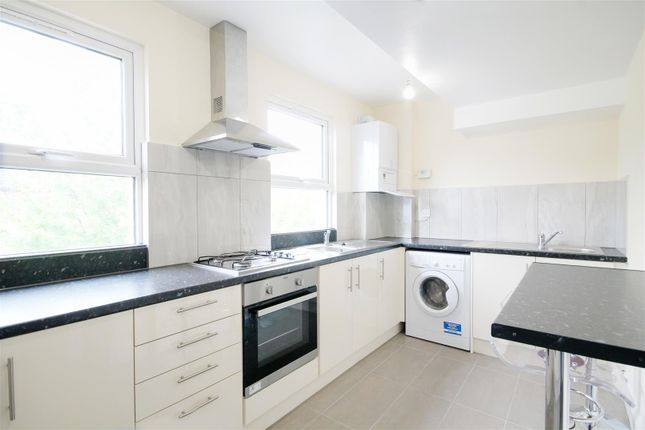 Room 4, 24, Denzil Road, London photo 4