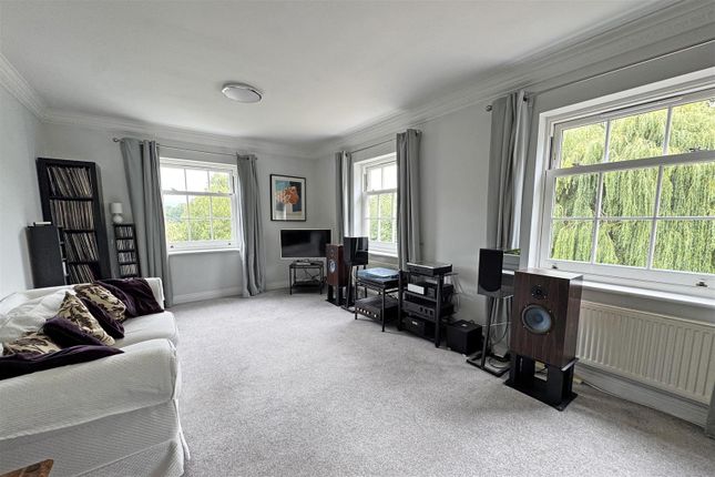 24 Milford House, Portsmouth Road, Godalming photo 2